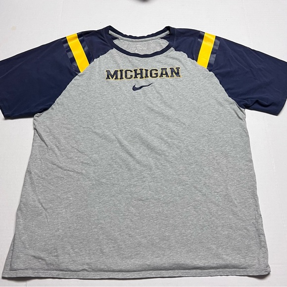 Nike, the Nike Tee Michigan Athletic Cut Raglan SleeveT-Shirt XXL - Picture 1 of 8